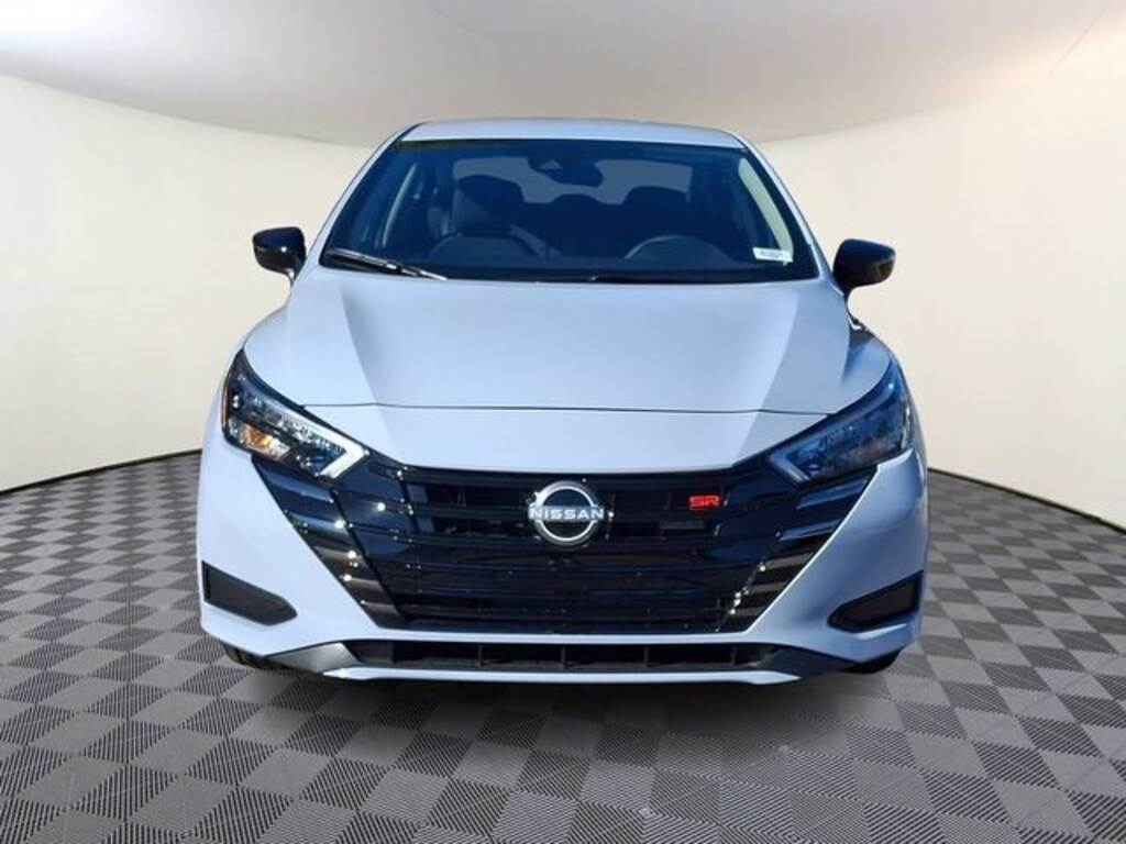 New 2025 Nissan Versa 1.6 SR Sedan