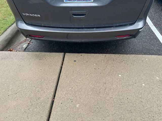 2021 Chrysler Voyager LXi photo 3