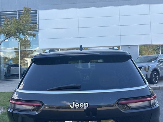 2022 Jeep Grand Cherokee L Summit photo 3