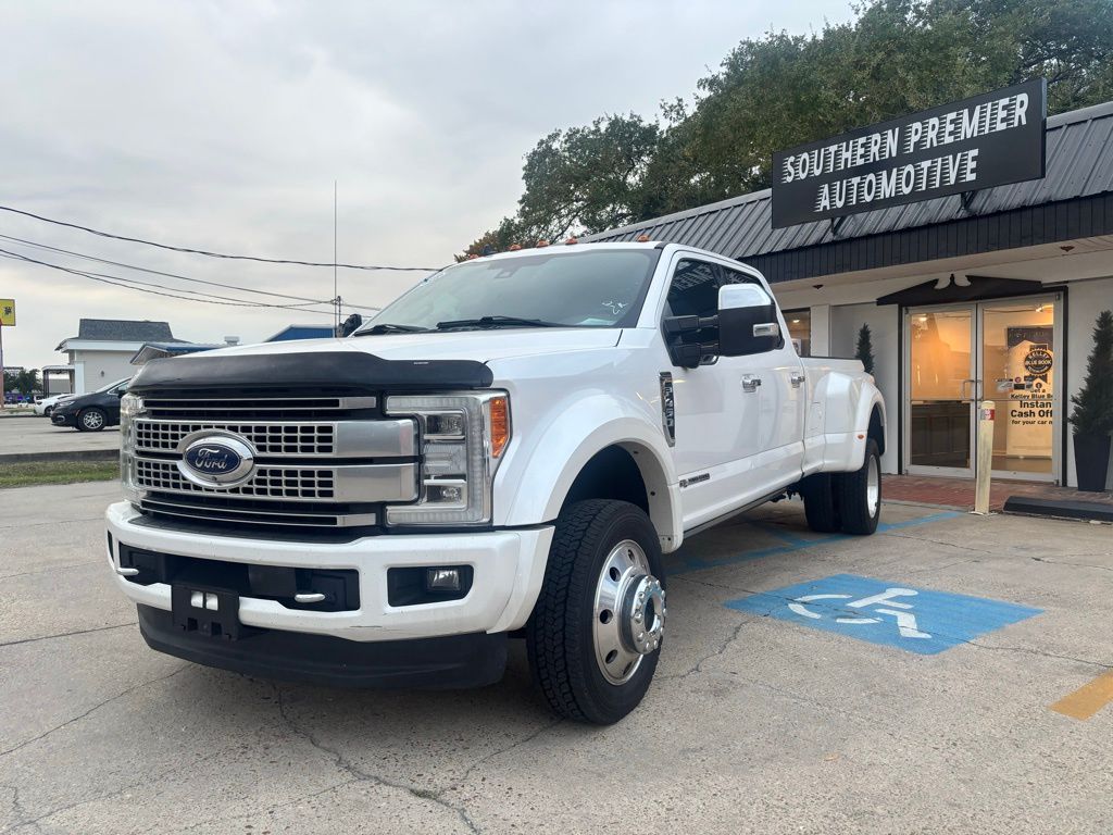 2019 Ford F-450 Super Duty Platinum's photo