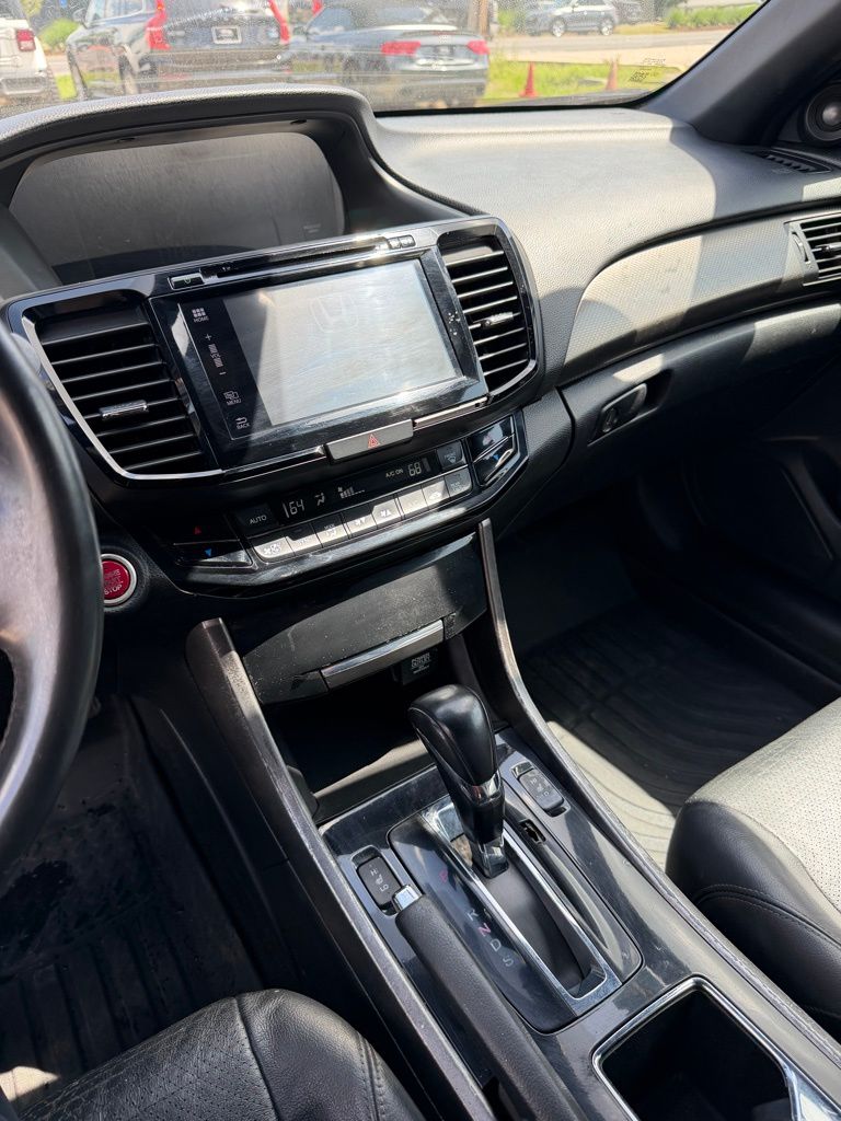 2017 Honda Accord Touring - Photo 18