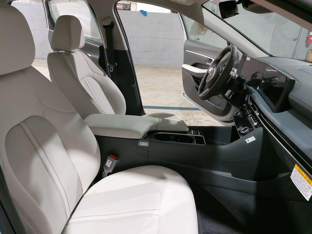 2026 Hyundai Sonata SEL - Photo 10