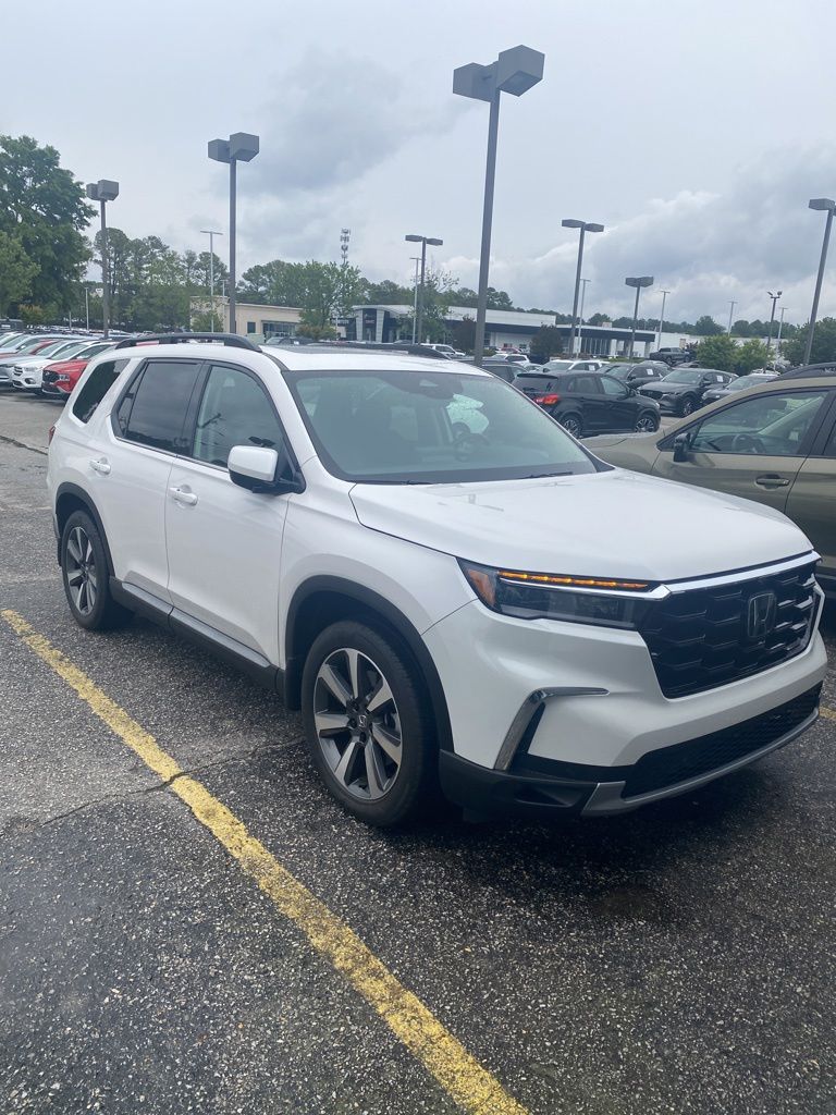 2025 Honda Pilot Elite AWD's photo