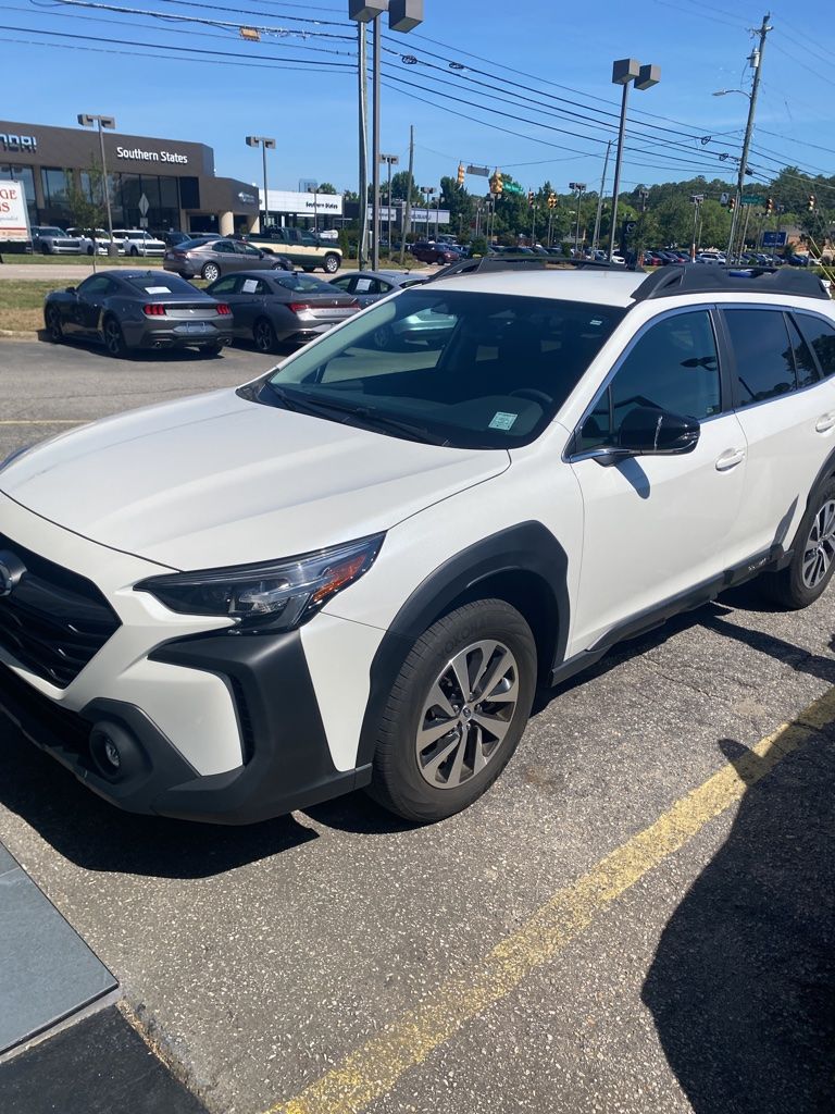 2024 Subaru Outback Premium's photo