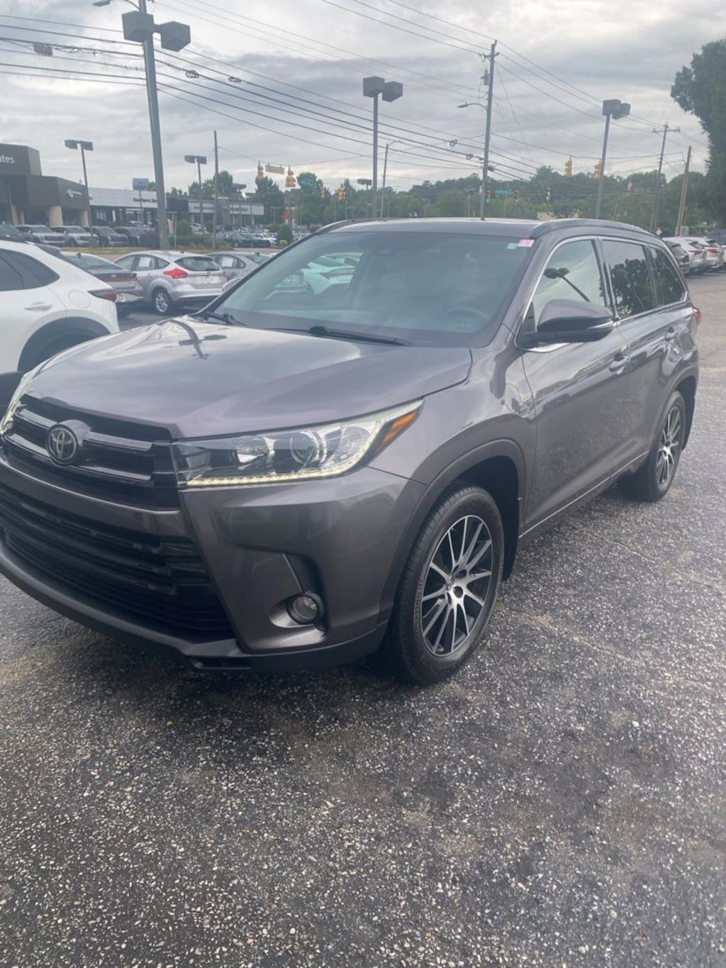 Used 2018 Toyota Highlander SE SUV