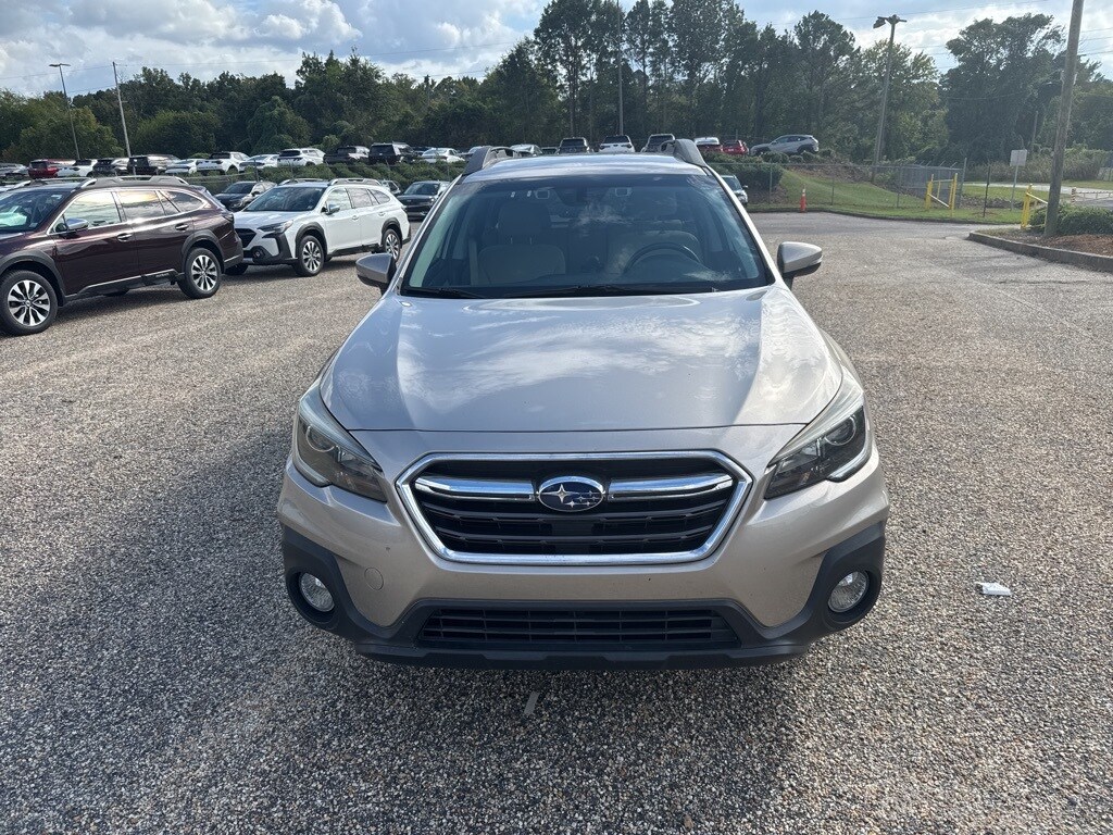 2018 Subaru Outback 2.5i Premium photo 2