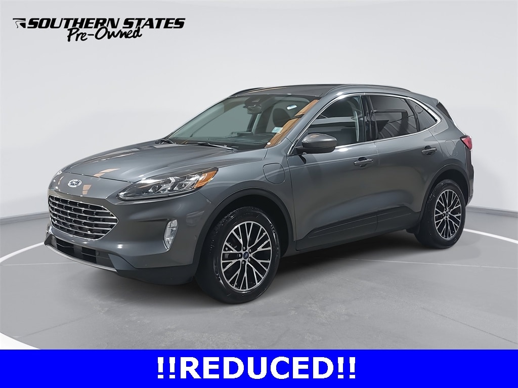 2022 Ford Escape Titanium's photo