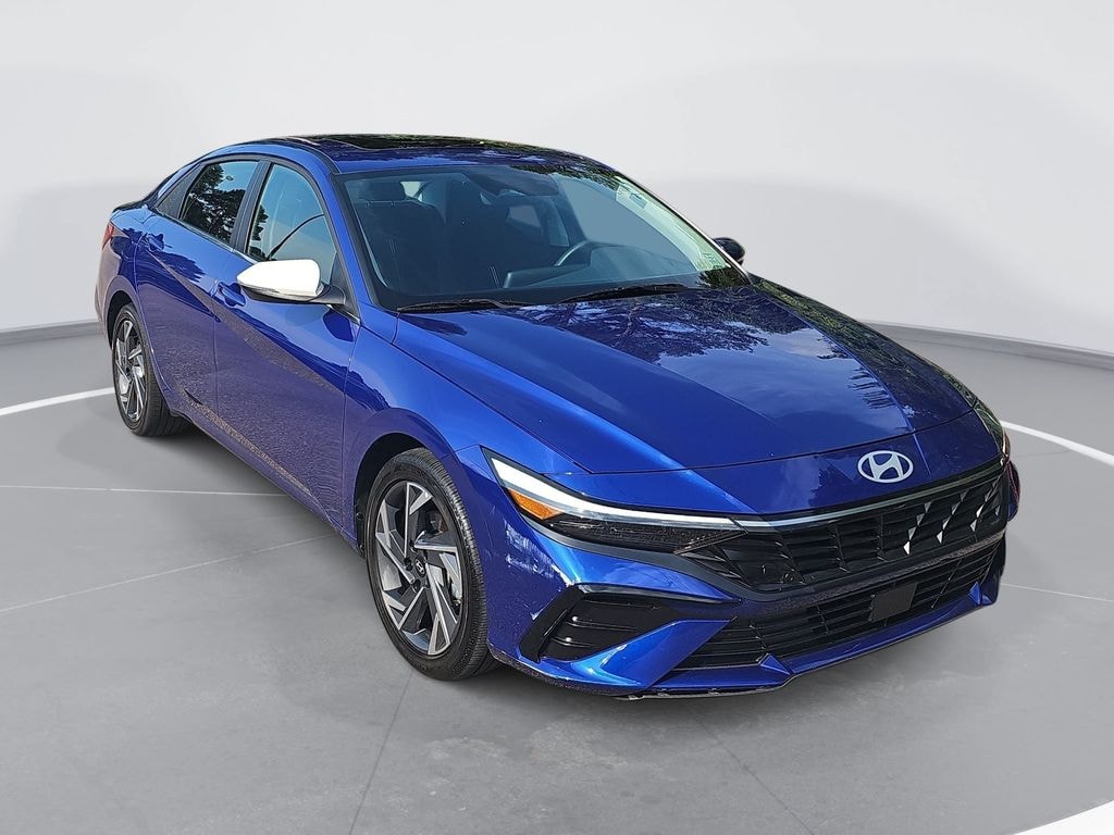 Used 2025 Hyundai Elantra SEL Convenience Sedan