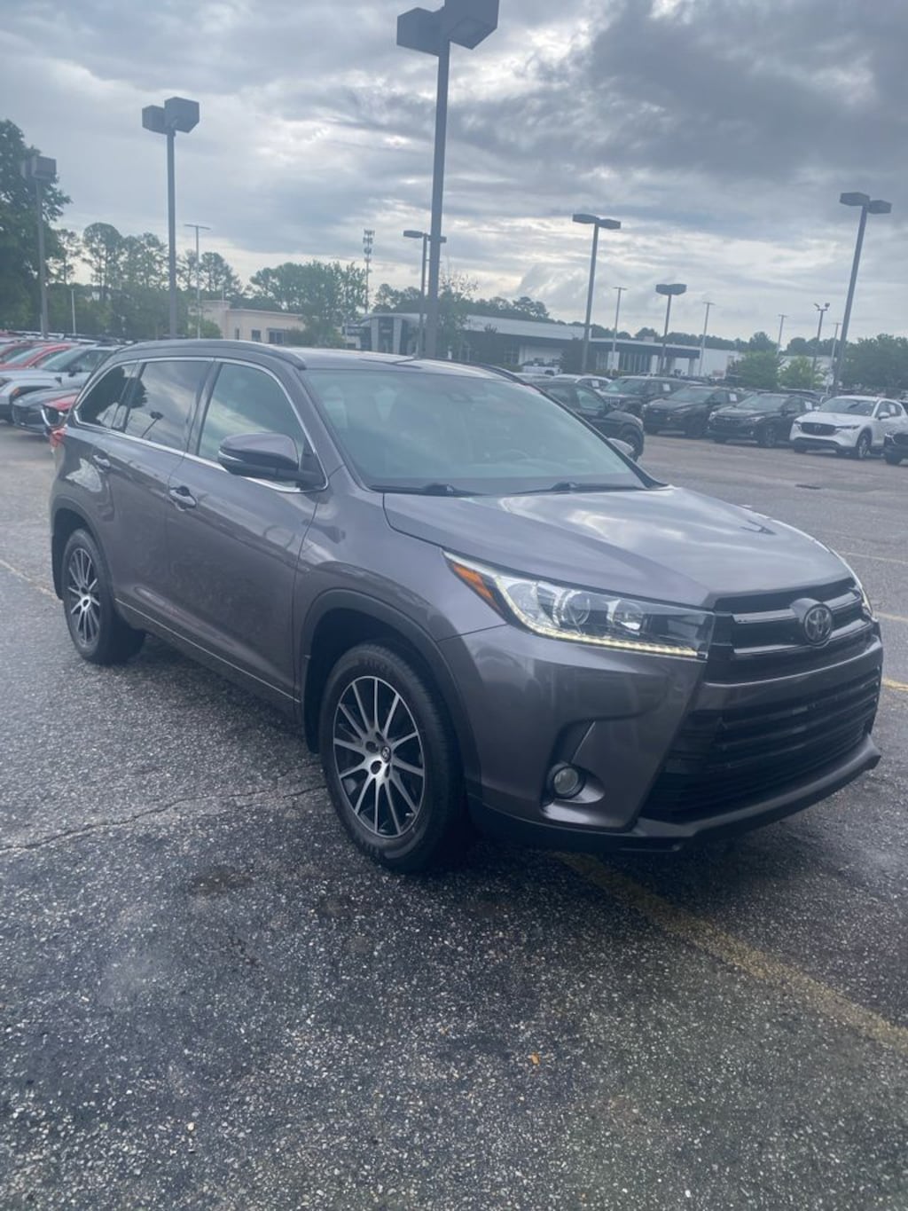 Used 2018 Toyota Highlander SE SUV
