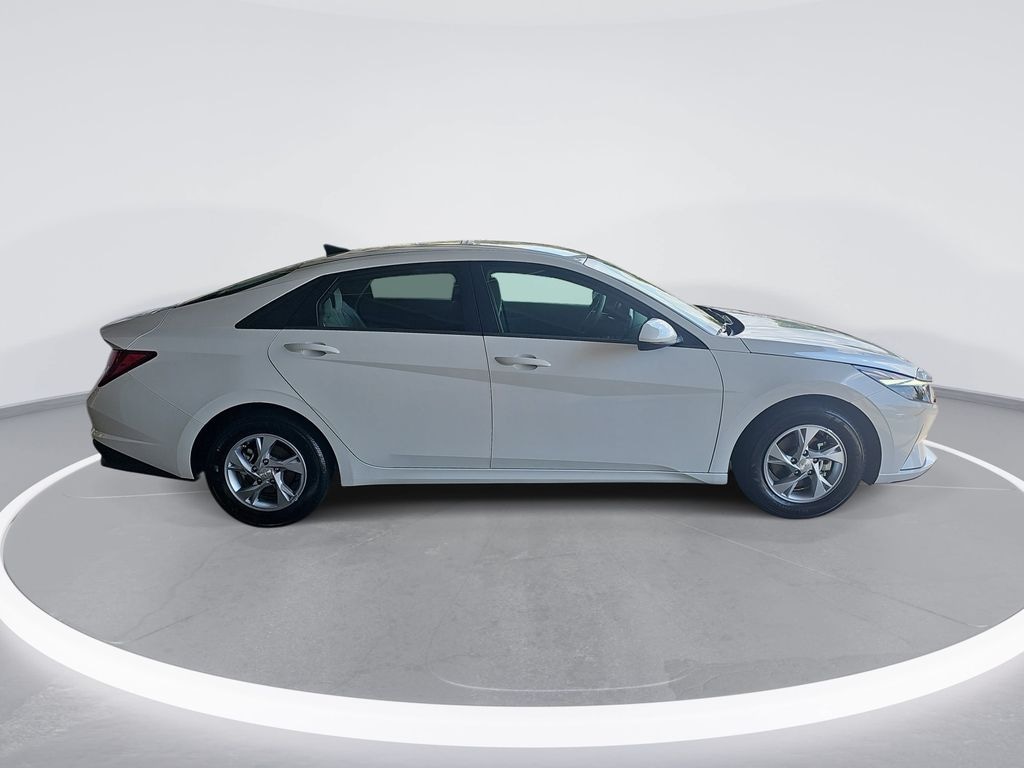 Used 2023 Hyundai Elantra SE Sedan