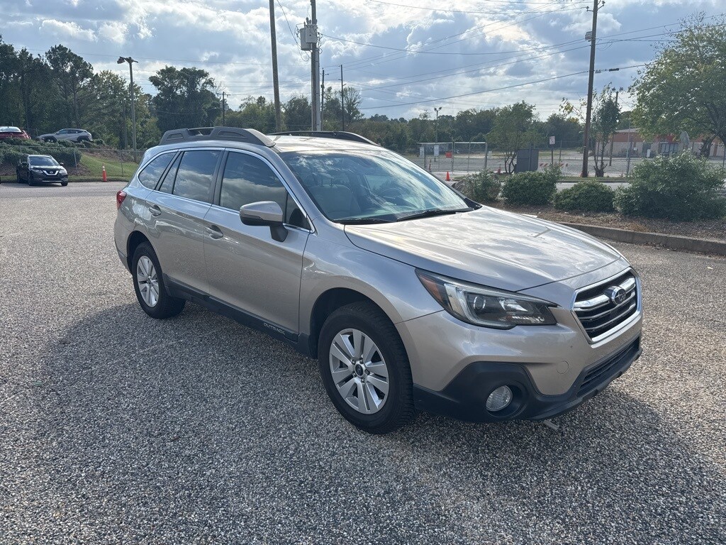 2018 Subaru Outback 2.5i Premium photo 3