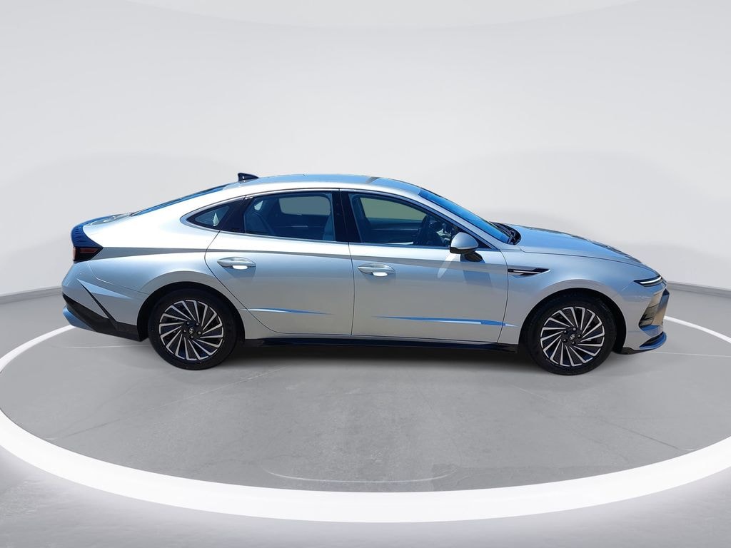 Used 2025 Hyundai Sonata Hybrid SEL Sedan