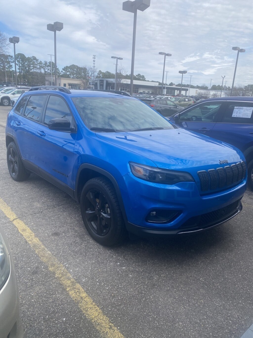 Used 2023 Jeep Cherokee Altitude SUV