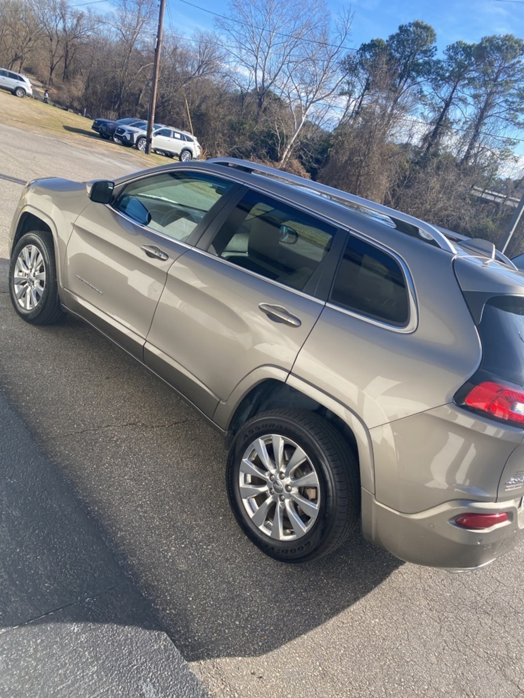 Used 2016 Jeep Cherokee Overland SUV