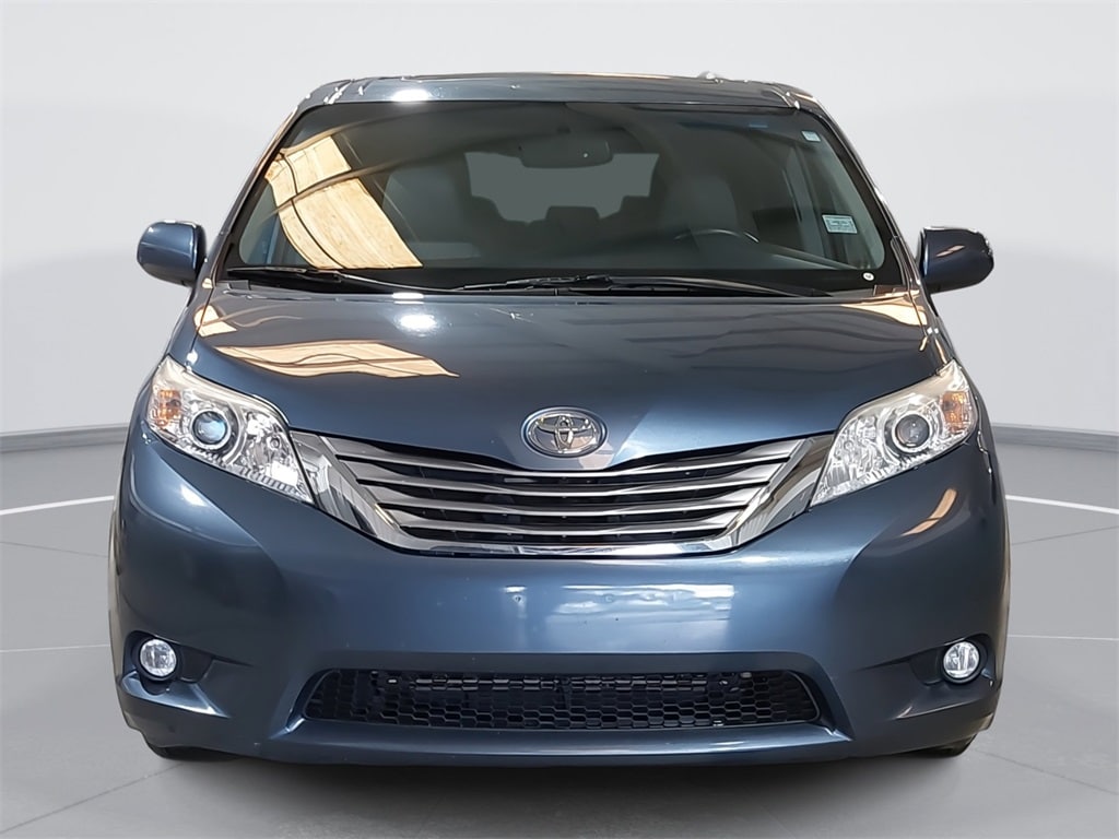 Used 2017 Toyota Sienna XLE Minivan/Van