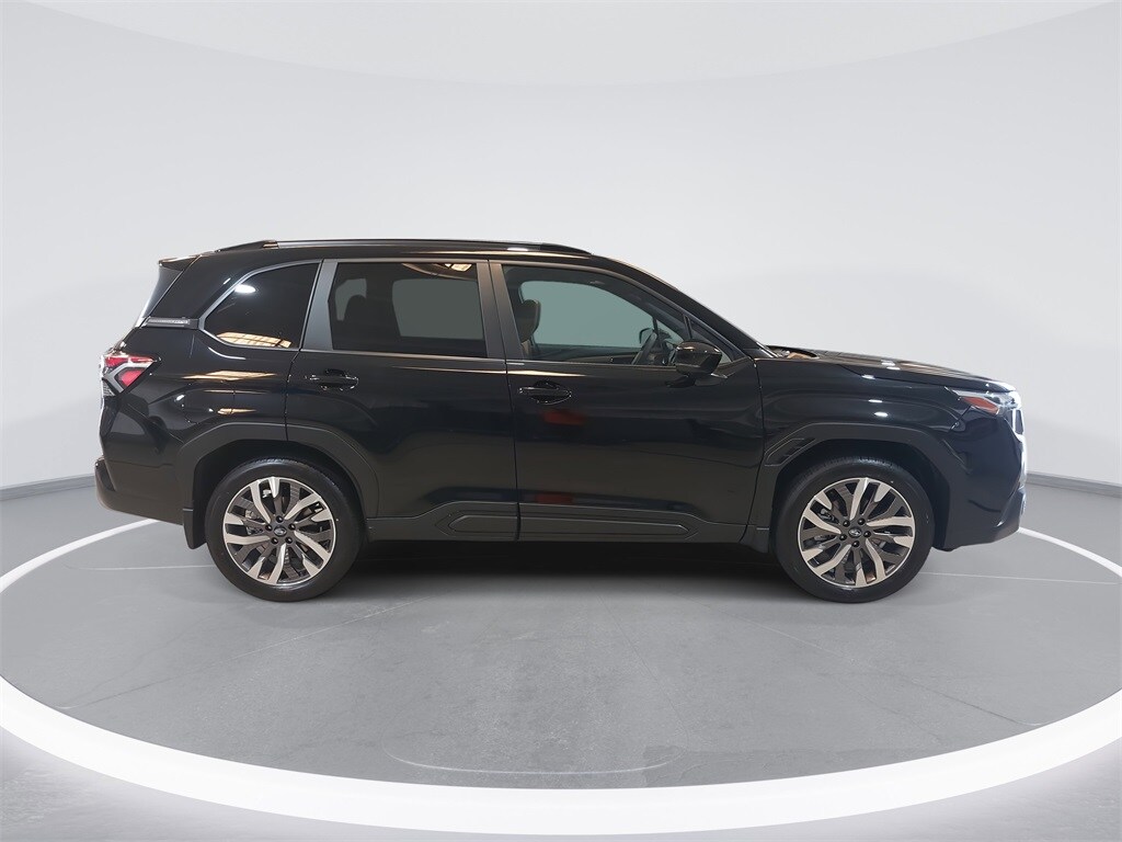 2025 Subaru Forester Touring photo 4