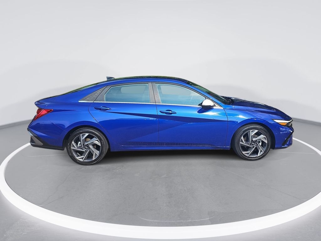 Used 2025 Hyundai Elantra SEL Convenience Sedan