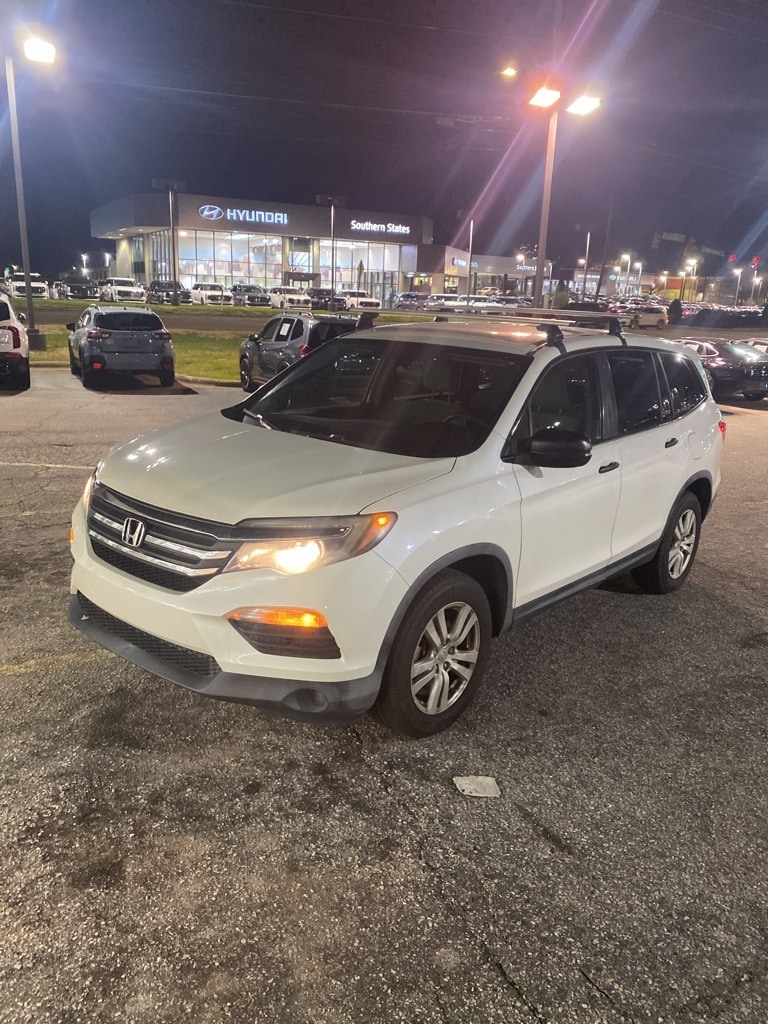 2016 Honda Pilot LX's photo