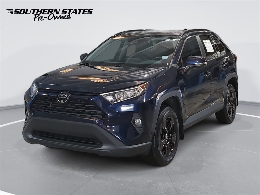 2020 Toyota RAV4 XLE's photo