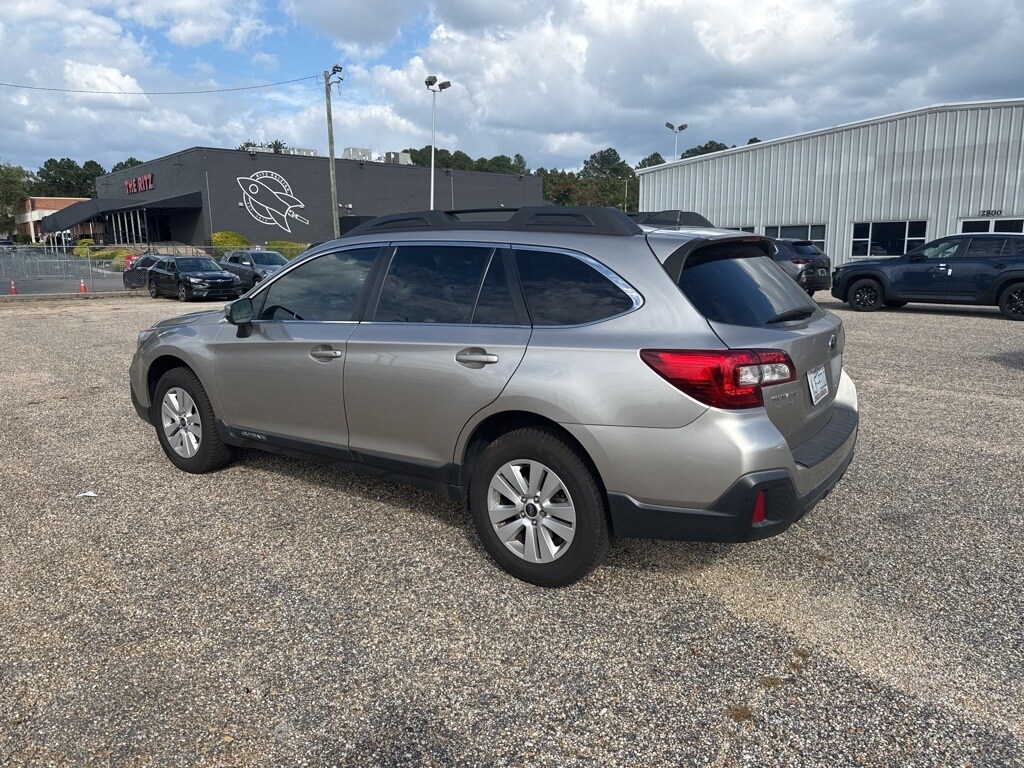 2018 Subaru Outback 2.5i Premium photo 4