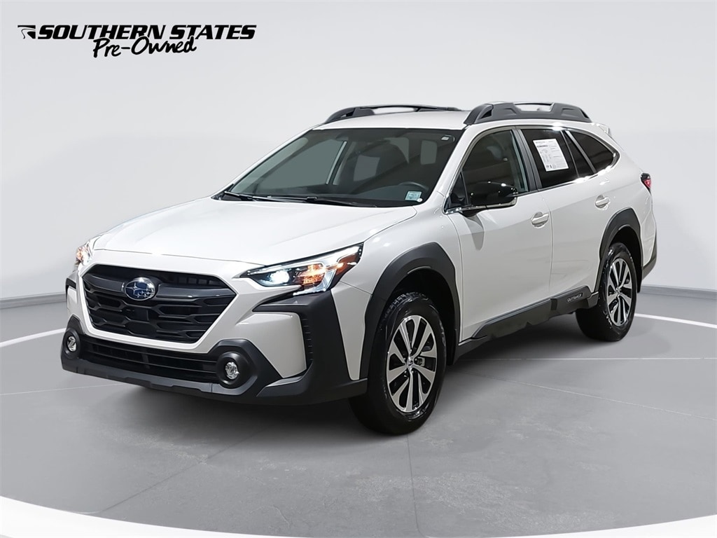 2025 Subaru Outback Premium's photo