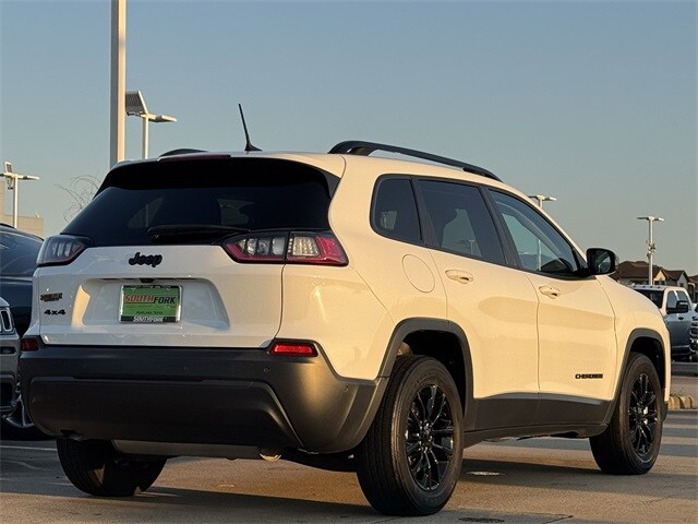 2023 Jeep Cherokee Altitude Lux photo 2