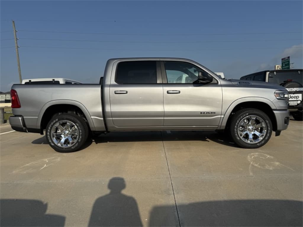 New 2025 Ram 1500 LONE STAR CREW CAB 4X4 5'7 BOX Pickup
