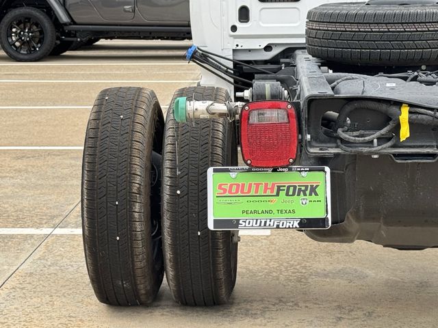 2025 RAM 3500 Chassis Tradesman - Photo 6