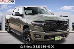 2026 Ram 1500 EXPRESS CREW CAB 4X4 5'7 BOX Pickup