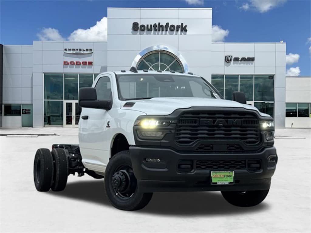 New 2025 Ram 3500 Chassis Cab 3500 TRADESMAN CHASSIS REGULAR CAB 4X4 84' CA Pickup