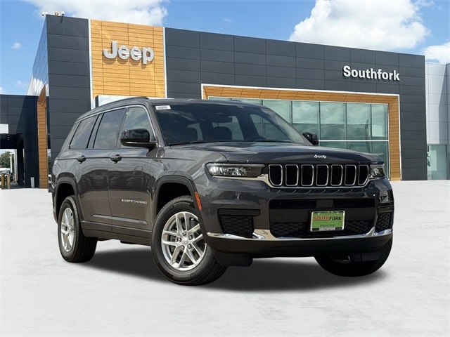 2025 Jeep Grand Cherokee L Laredo's photo
