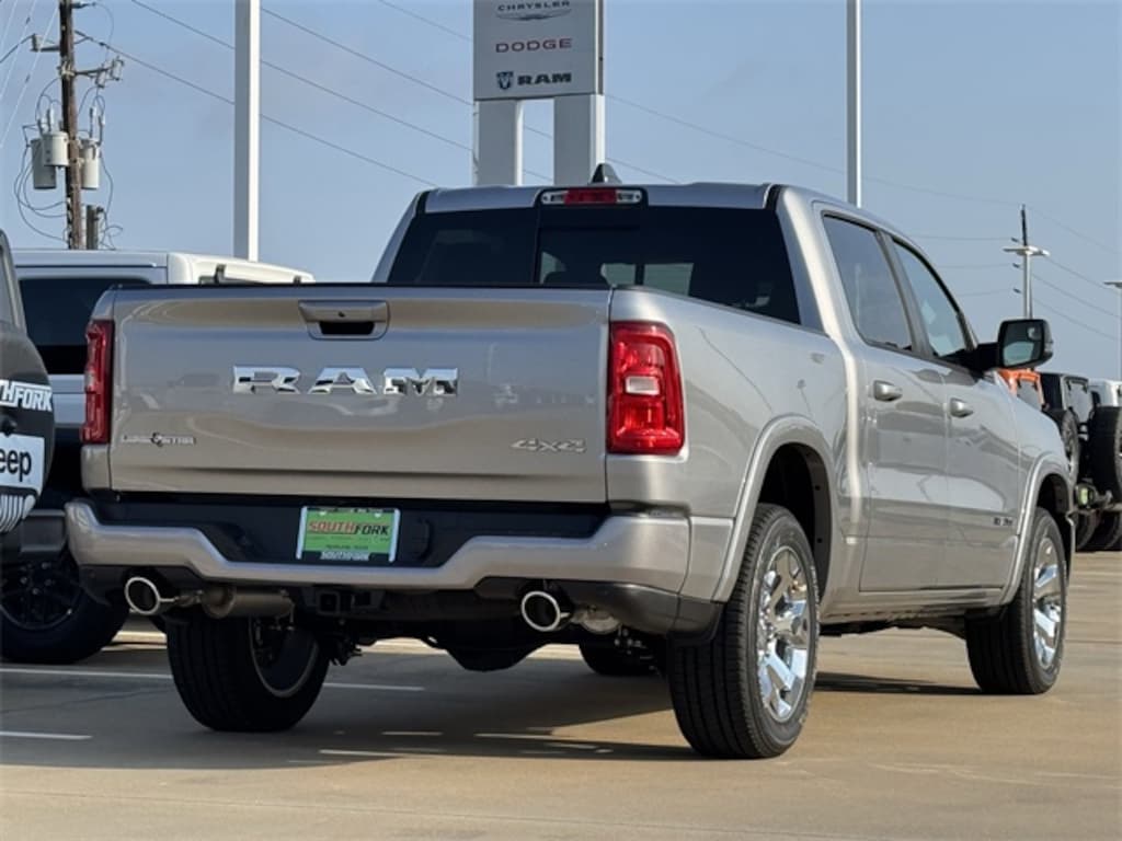 New 2025 Ram 1500 LONE STAR CREW CAB 4X4 5'7 BOX Pickup