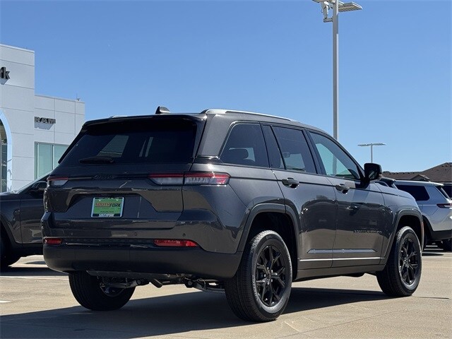 2025 Jeep Grand Cherokee Altitude photo 2