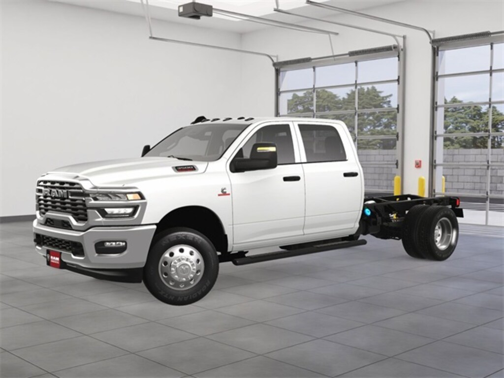 New 2025 Ram 3500 Chassis Cab 3500 TRADESMAN CREW CAB CHASSIS 4X2 60' CA Pickup
