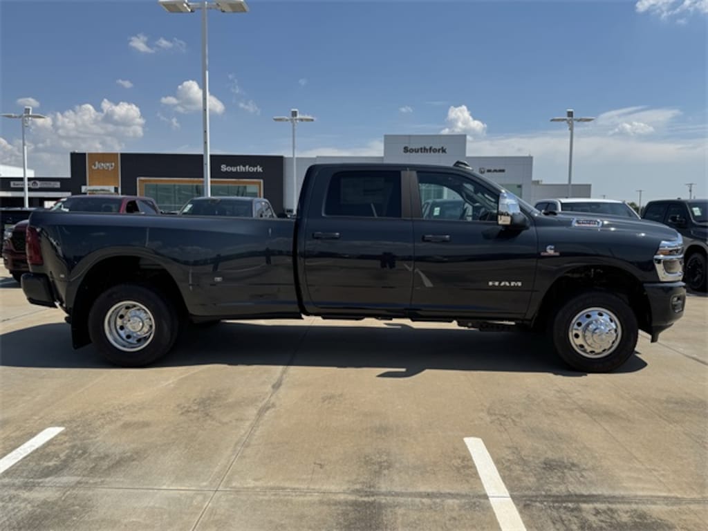 New 2026 Ram 3500 LARAMIE CREW CAB 4X4 8' BOX Pickup