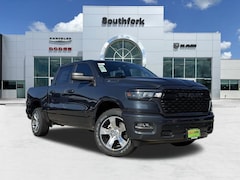 2026 Ram 1500 EXPRESS CREW CAB 4X2 5'7 BOX Pickup