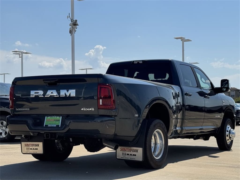 New 2026 Ram 3500 LARAMIE CREW CAB 4X4 8' BOX Pickup