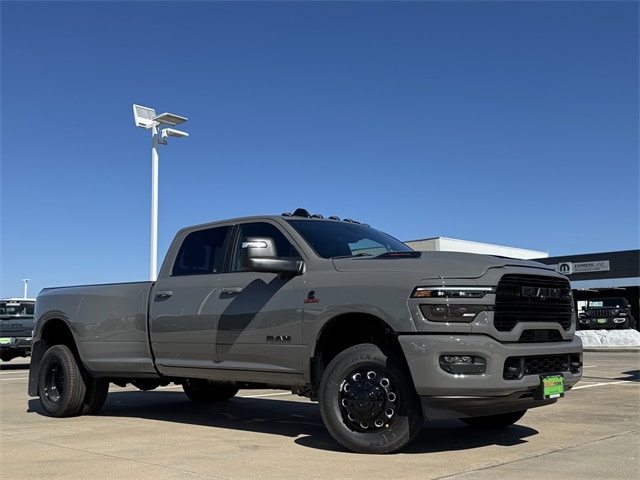 2026 RAM Ram 3500 Pickup Laramie's photo