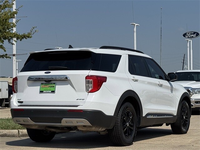 2023 Ford Explorer XLT photo 2