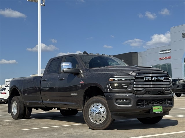 2026 RAM Ram 3500 Pickup Laramie's photo