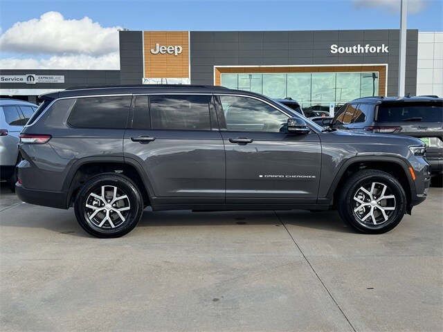 2025 Jeep Grand Cherokee Limited photo 2