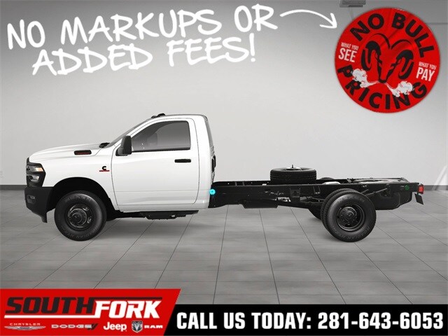 2025 Ram 3500 Tradesman photo 3