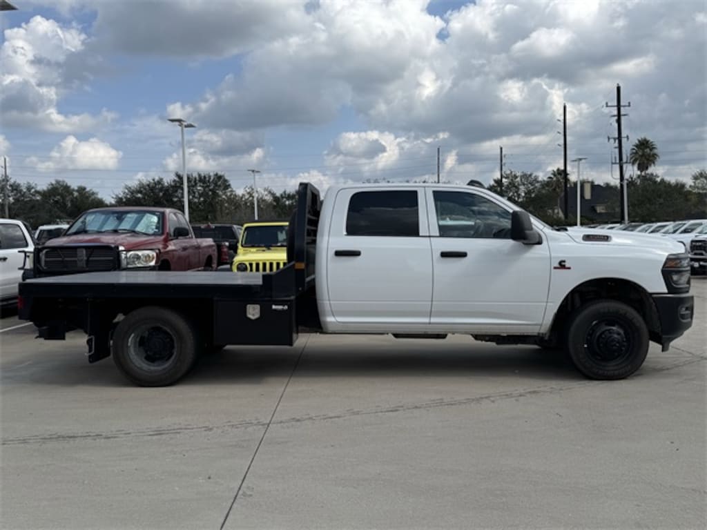 New 2026 Ram 3500 Chassis Cab 3500 TRADESMAN CREW CAB CHASSIS 4X4 60' CA Pickup