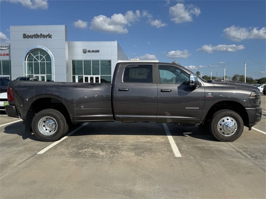 New 2026 Ram 3500 LARAMIE CREW CAB 4X4 8' BOX Pickup