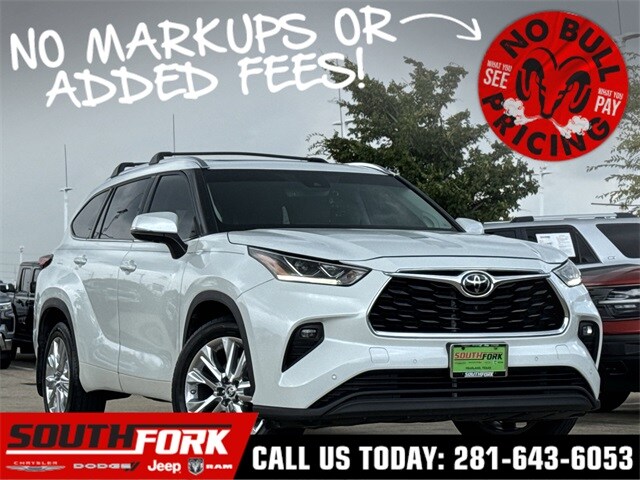 2022 Toyota Highlander Limited photo 2
