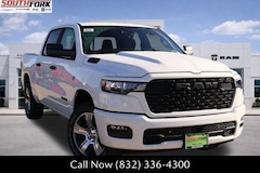 2026 Ram 1500 EXPRESS CREW CAB 4X4 5'7 BOX Pickup