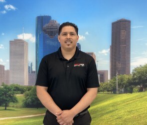 Staff member Luis Rivera from ID_11ddce5a2d9e