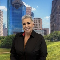 Staff member Kristi Williams from ID_d35bfc34c44f