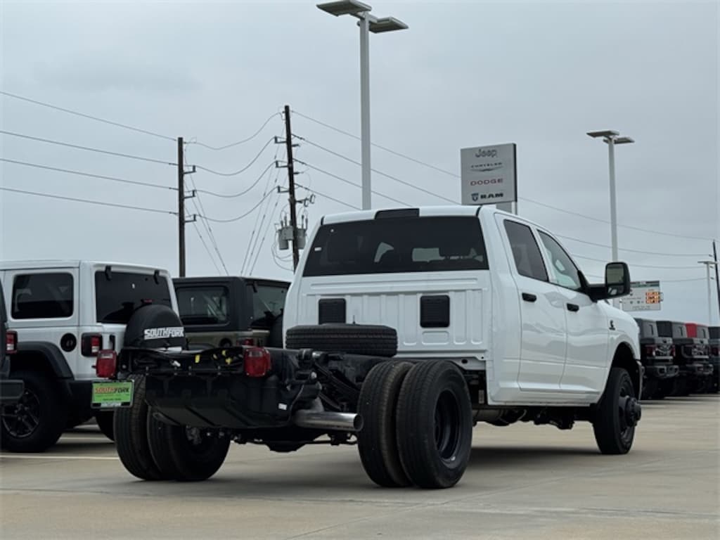 New 2026 Ram 3500 Chassis Cab 3500 TRADESMAN CREW CAB CHASSIS 4X2 60' CA Pickup