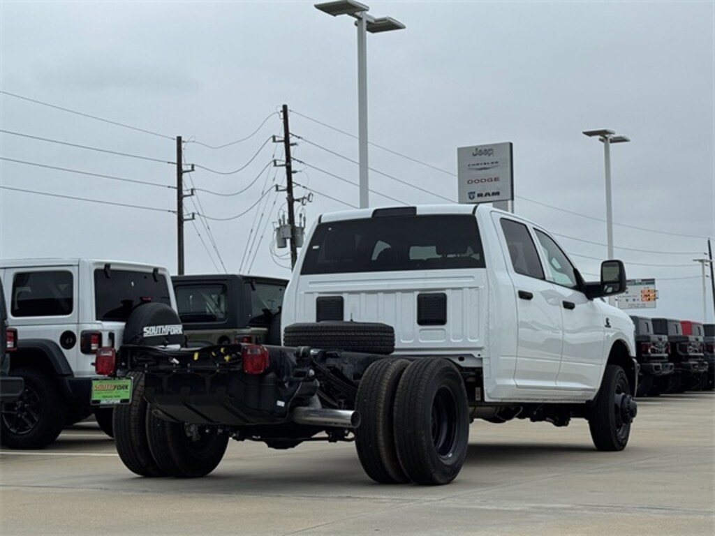 New 2025 Ram 3500 Chassis Cab 3500 TRADESMAN CREW CAB CHASSIS 4X4 60' CA Pickup